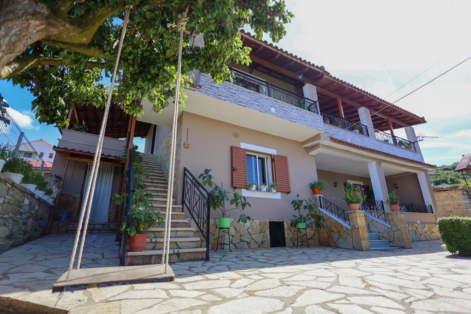 Villa Kevin Berat Exterior photo