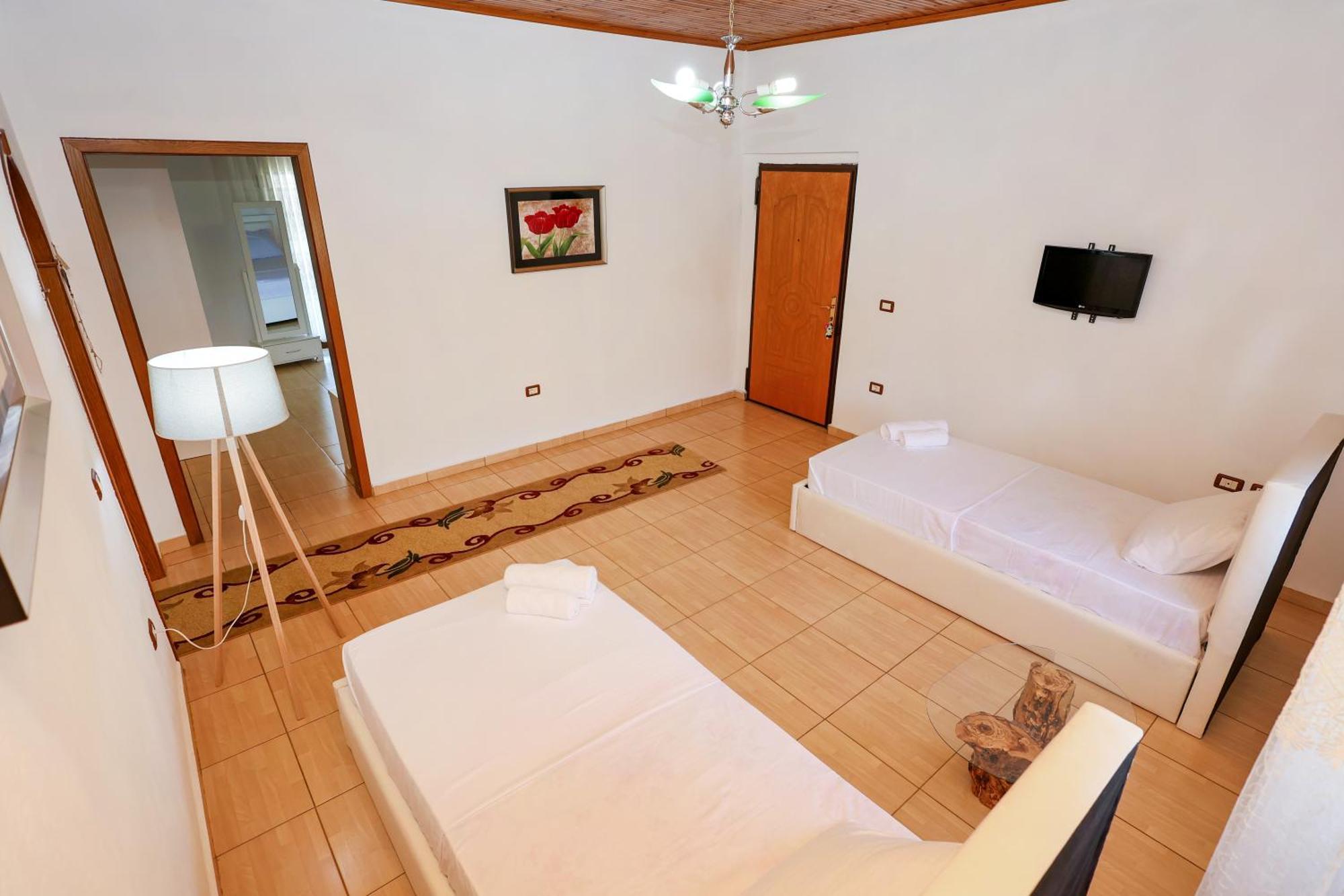 Villa Kevin Berat Exterior photo
