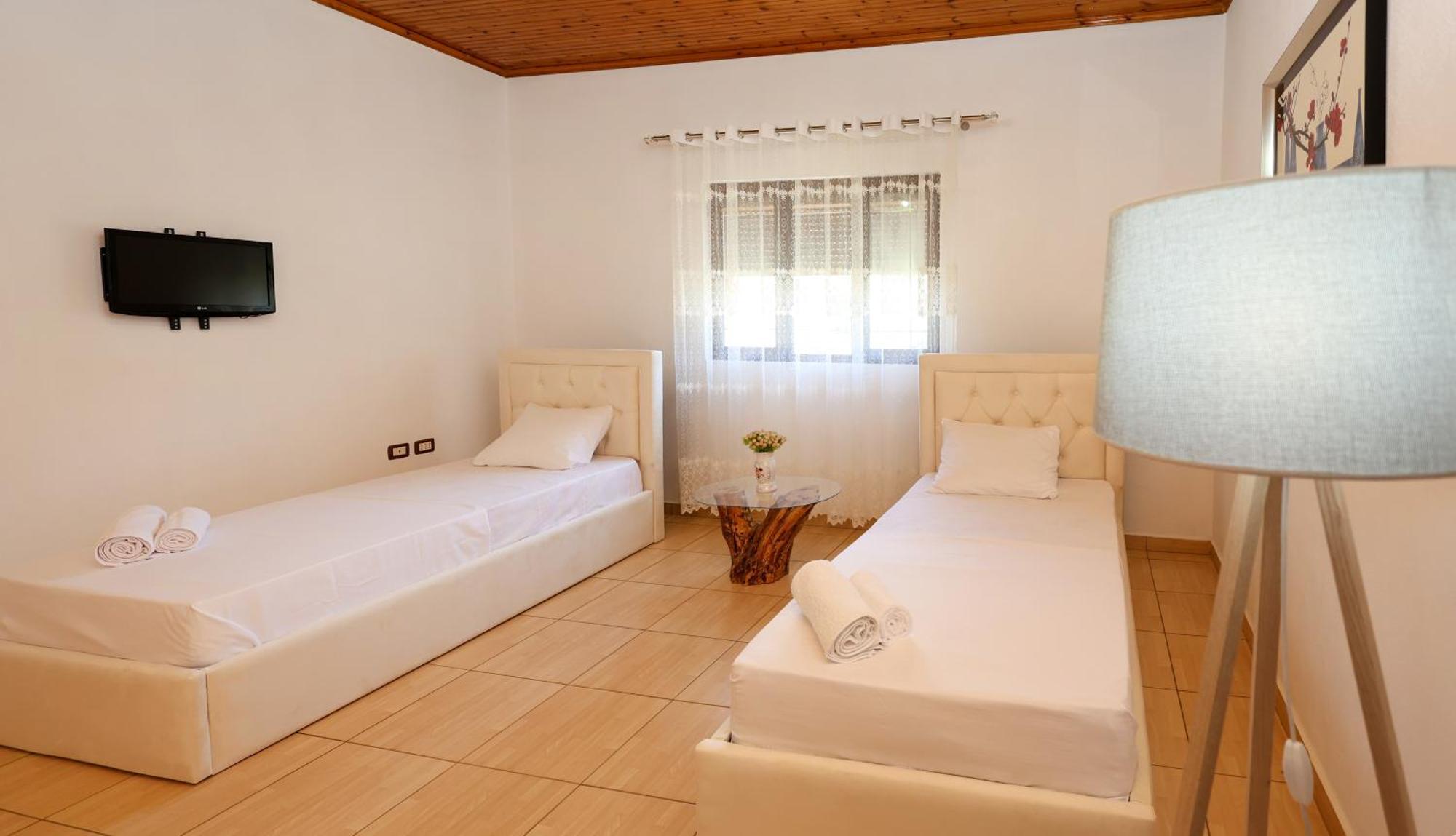 Villa Kevin Berat Exterior photo