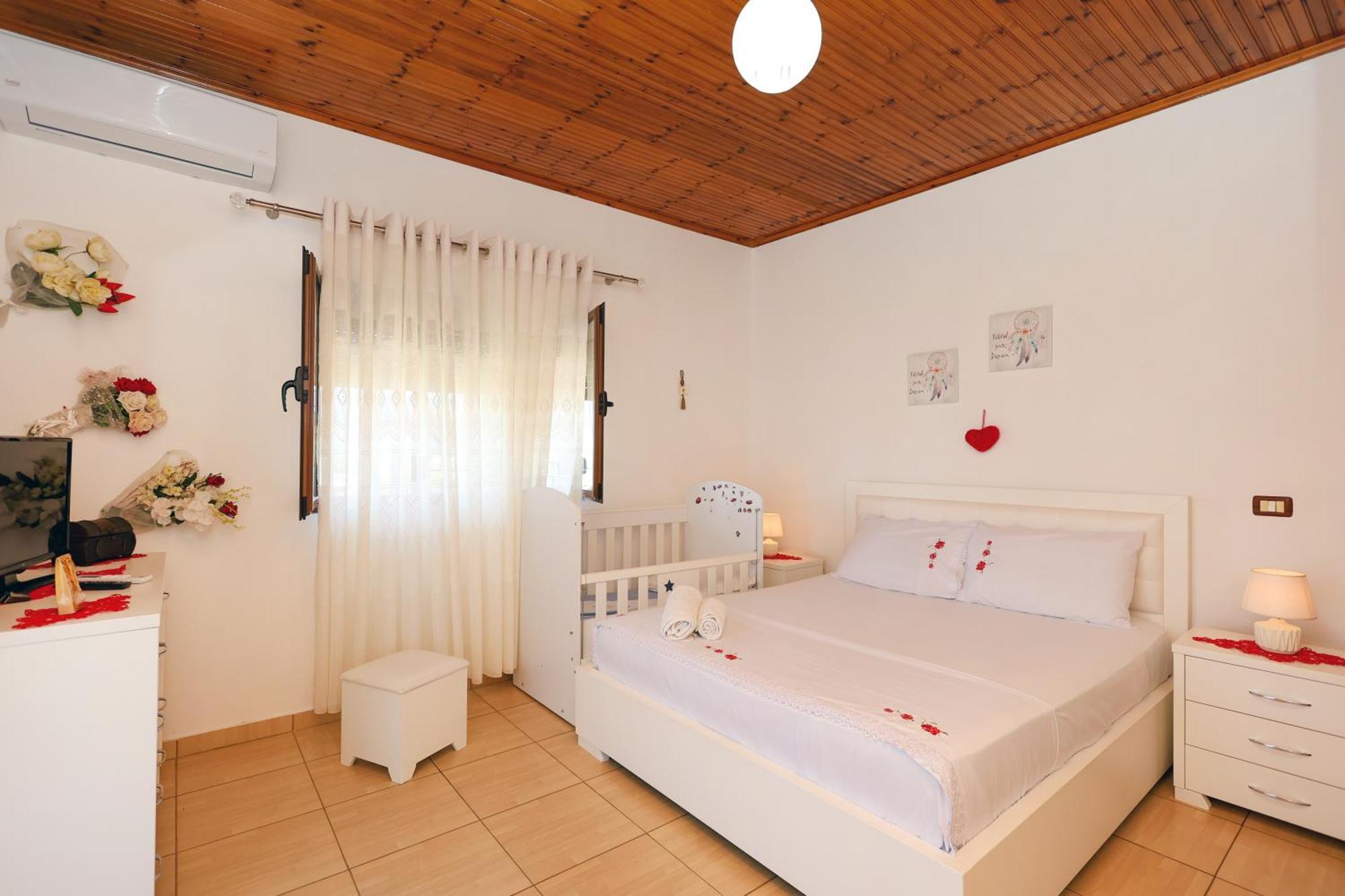 Villa Kevin Berat Exterior photo